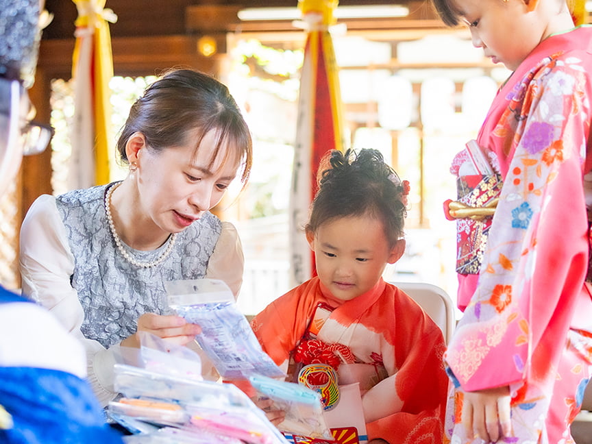 屋外撮影でお子様の緊張が緩和され自然な表情を残せる